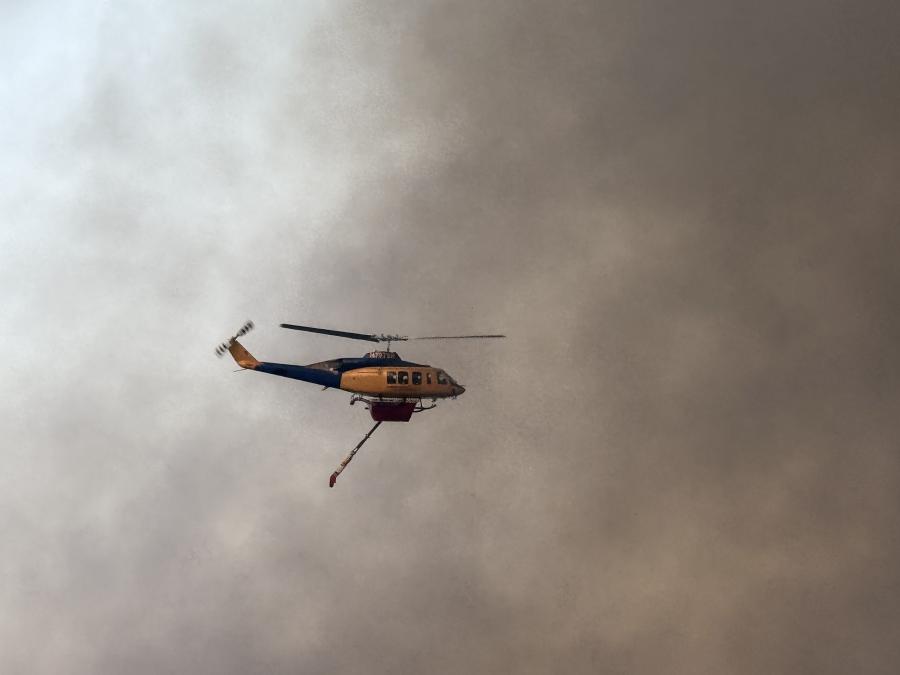 Ελικόπτερο επιχειρεί κατάσβεση στον Άνω Πλατανίτη Ναυπάκτου