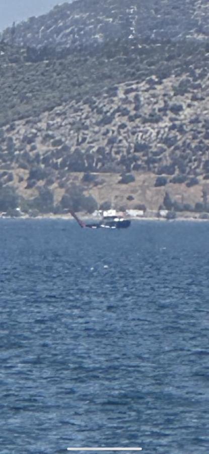 Ελικόπτερο στη θάλασσα
