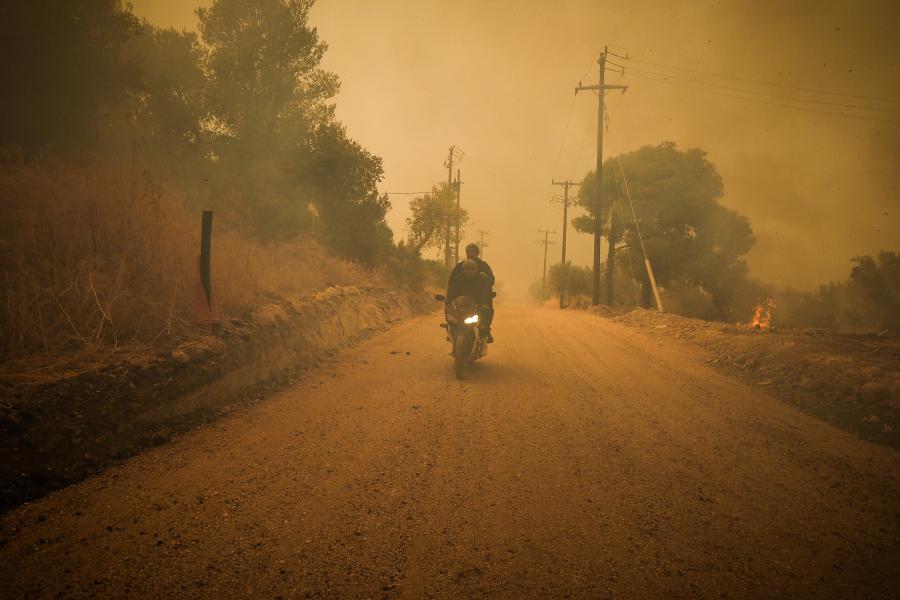 Πυρκαγιά στην Εύβοια στη θέση Παραγάλη ανάμεσα στα χωριά Τριάδα και Πισσώνα του Δήμου Διρφύων-Μεσσαπίων, Σάββατο 26 Ιουλίου 2025