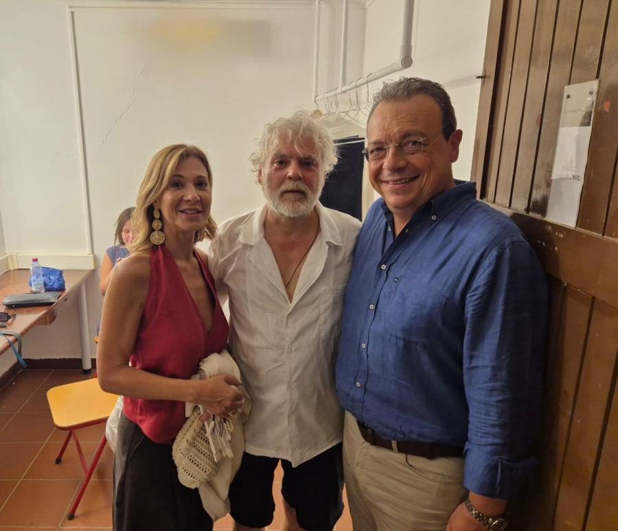 Ο Σωκράτης Φάμελλος και η Τατιάνα Παπαδοπούλου με τον ηθοποιό Νίκο Καραθάνο