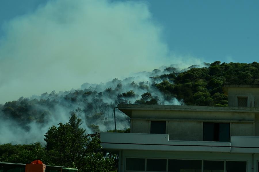 Φωτιά στη Ραφήνα