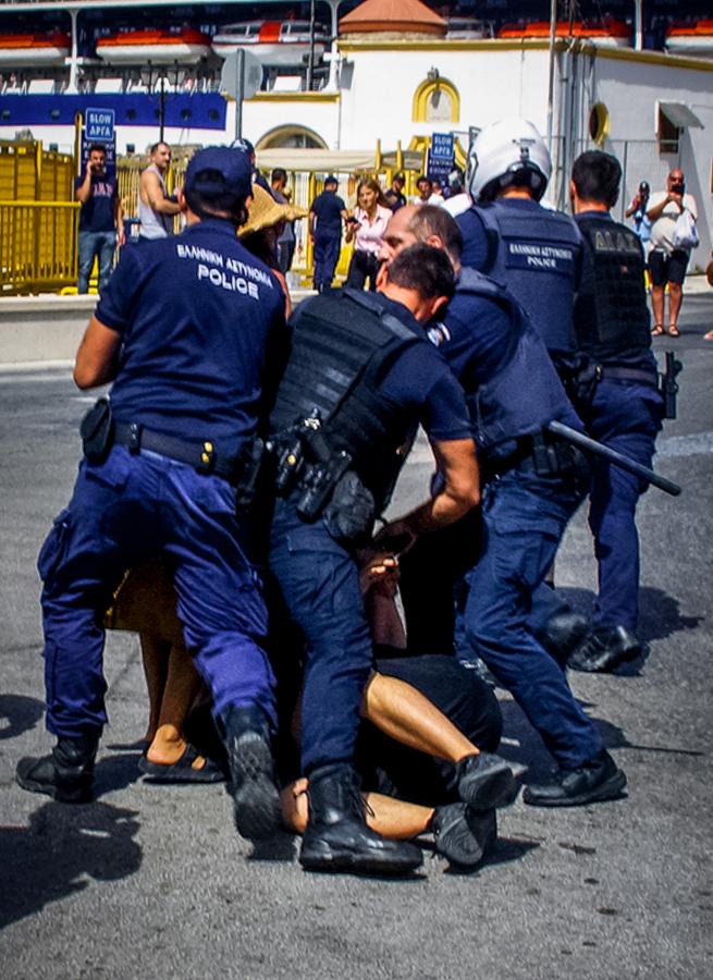 Συλλήψεις διαδηλωτών στη Ρόδο