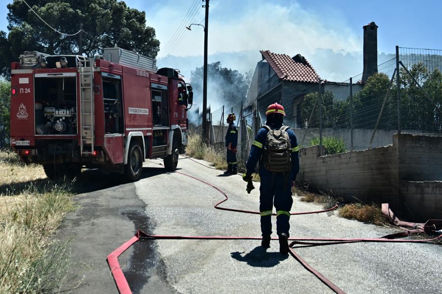 Ζημιές σε σπίτι στο Κορωπί από φωτιά