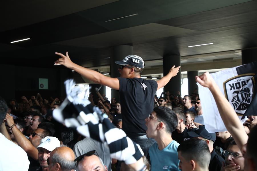 «Χαμός» στο αεροδρόμιο «Μακεδονία» για τον Χρήστο Ζαφείρη