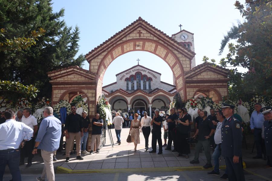 Η εξόδιος ακολουθία για τον εκλιπόντα γραμματέα της Κοινοβουλευτικής Ομάδας της Νέας Δημοκρατίας, Απόστολο Βεσυρόπουλο.