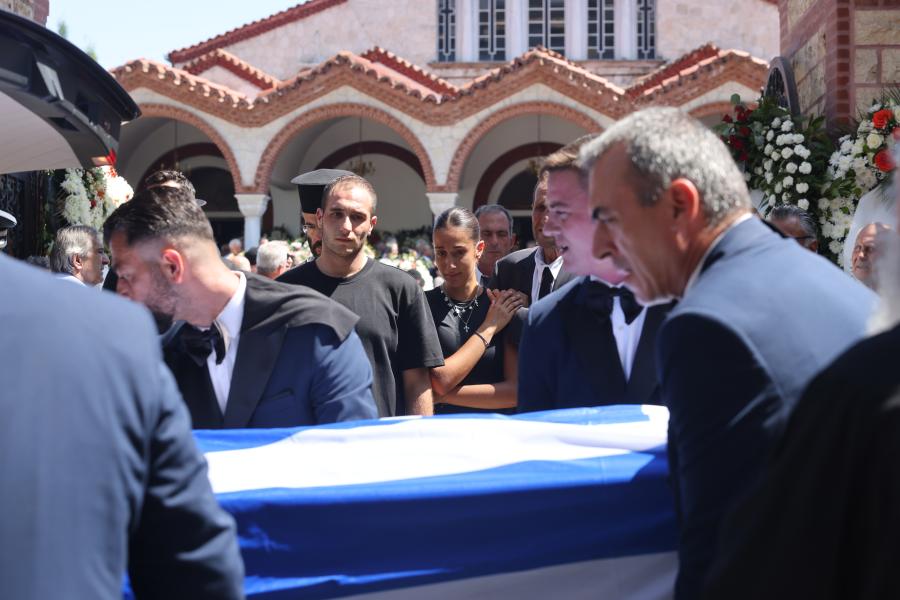Η εξόδιος ακολουθία για τον εκλιπόντα γραμματέα της Κοινοβουλευτικής Ομάδας της Νέας Δημοκρατίας, Απόστολο Βεσυρόπουλο.