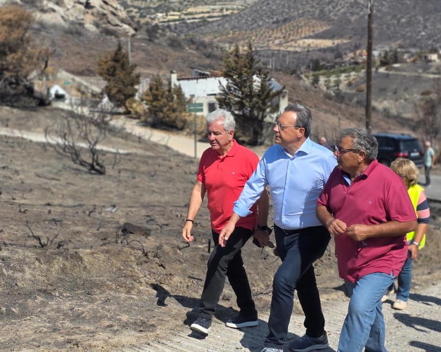 Επίσκεψη Φάμελλου στις πυρόπληκτες περιοχές της Αττικής