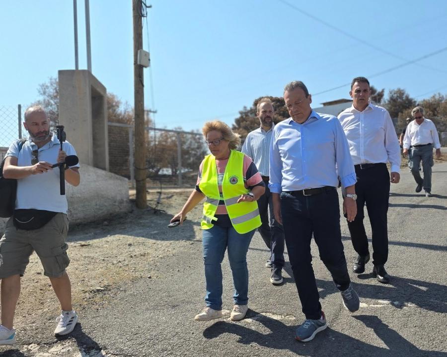 Επίσκεψη Φάμελλου στις πυρόπληκτες περιοχές της Αττικής