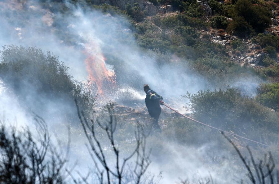 Φωτιά στην Κερατέα