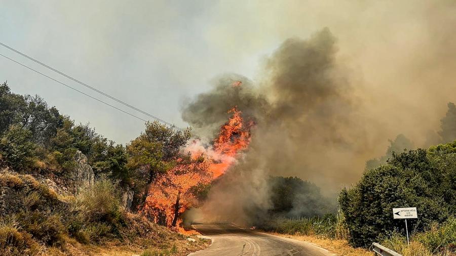Φωτιά στη Ζάκυνθο