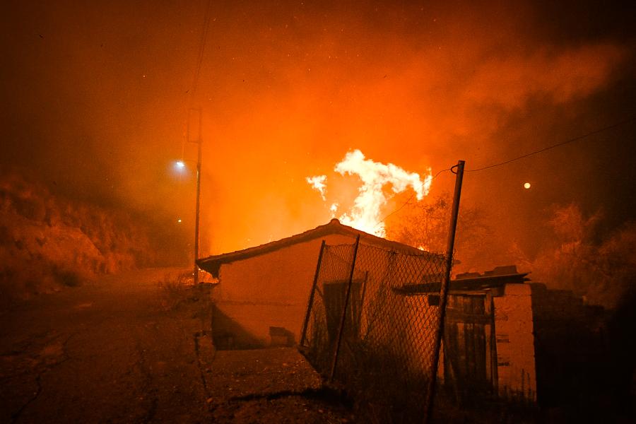 Φωτιά στην Αρχεία Ολυμπία