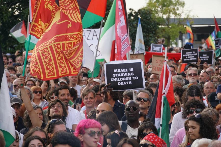 Χιλιάδες διαδηλωτές καταγγέλλουν τον πόλεμο στη Γάζα στο περιθώριο του 82ου Φεστιβάλ Κινηματογράφου της Βενετίας