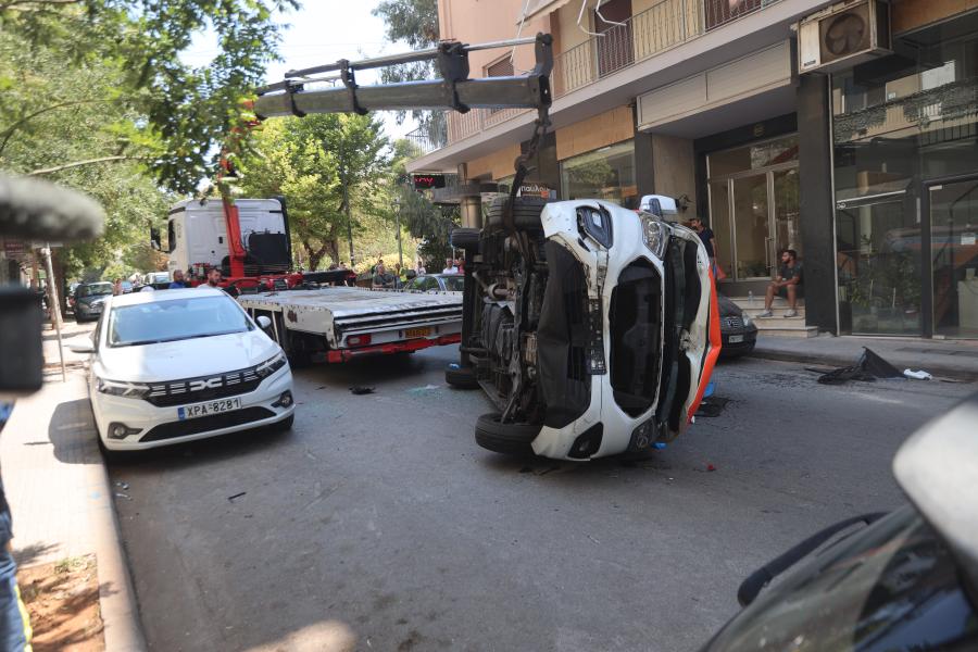 Ανατροπή ασθενοφόρου στο Γουδή
