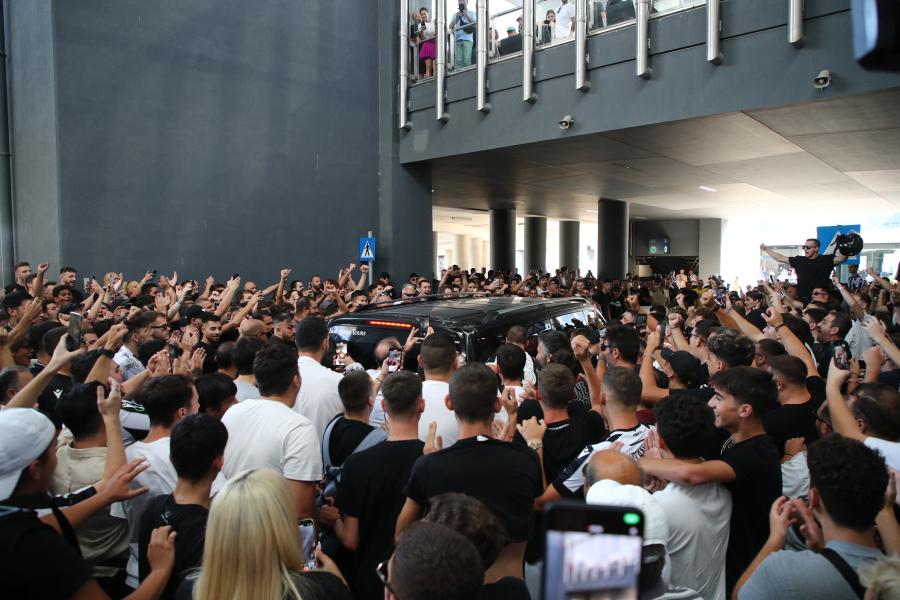 «Χαμός» στο αεροδρόμιο «Μακεδονία» για τον Χρήστο Ζαφείρη