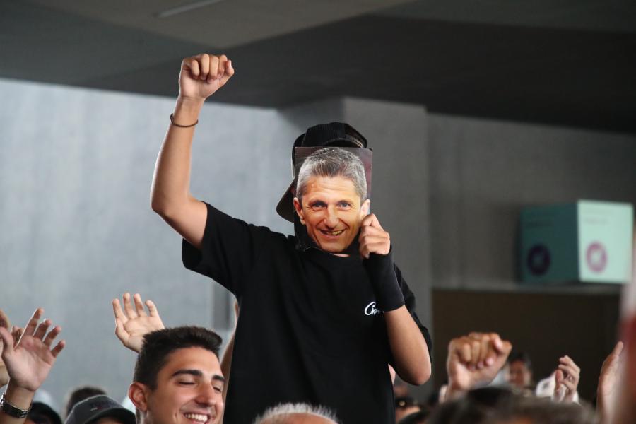 «Χαμός» στο αεροδρόμιο «Μακεδονία» για τον Χρήστο Ζαφείρη