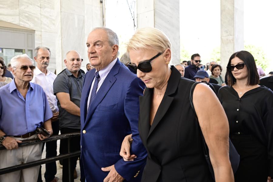 ΚΑΡΑΜΑΝΛΗΣ ΚΗΔΕΙΑ ΛΕΝΑΣ ΣΑΜΑΡΑ