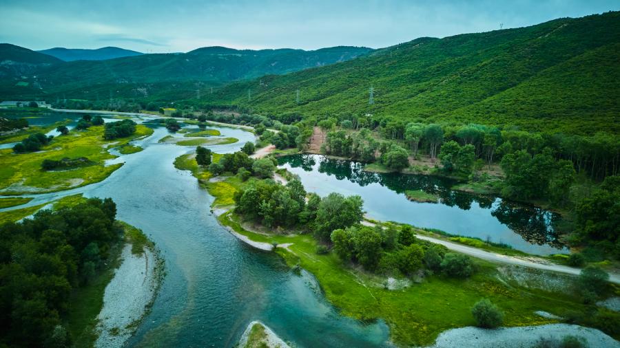 Ιερέας με κανάλι στο YouTube, drone και έξι κάμερες προβάλλει το Βόιο Κοζάνης – Viral στην ομογένεια Αυστραλίας και Αμερικής
