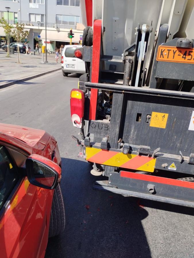 ΣΥΓΚΡΟΥΣΗ ΑΠΟΡΡΙΜΑΤΟΦΟΡΟΥ ΜΕ ΙΧ ΣΤΑ ΧΑΝΙΑ ΚΡΗΤΗΣ