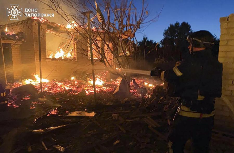  Ο Ουκρανός πρόεδρος Βολοντίμιρ Ζελένσκι δήλωσε πως η Μόσχα εκμεταλλεύθηκε τον χρόνο προετοιμασίας μιας συνάντησης των ηγετών των δύο χωρών προκειμένου να εξαπολύσει νέες μαζικές επιθέσεις εναντίον της χώρας του.