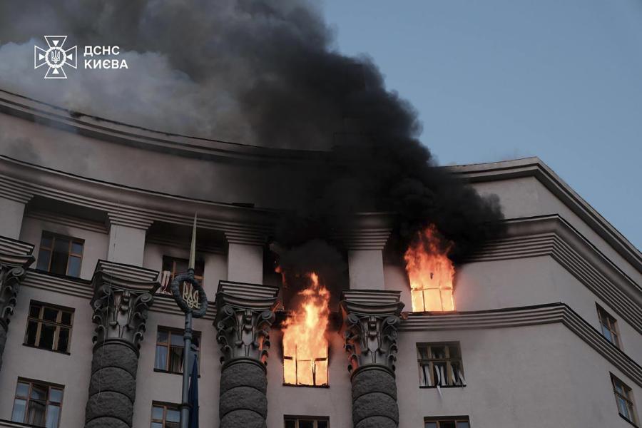 Ρωσική επίθεση στο Κίεβο - Χτυπήθηκε η έδρα της κυβέρνησης