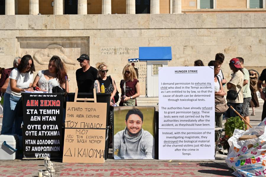 Για 7η ημέρα ο Πάνος Ρούτσι συνεχίζει την απεργία πείνας ζητώντας την εκταφή του παιδιού του που έχασε τη ζωή του στο έγκλημα των Τεμπών