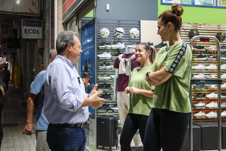 Ο Σωκράτης Φάμελλος συνομιλώντας με πολίτες και επαγγελματίες σε Γιαννιτσά και Βέροια