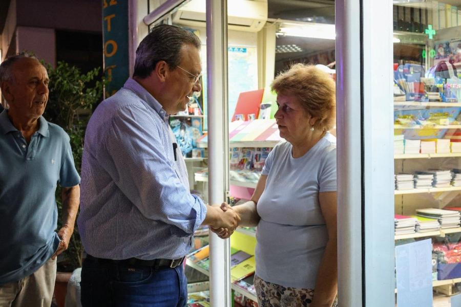 Ο Σωκράτης Φάμελλος συνομιλώντας με πολίτες και επαγγελματίες σε Γιαννιτσά και Βέροια