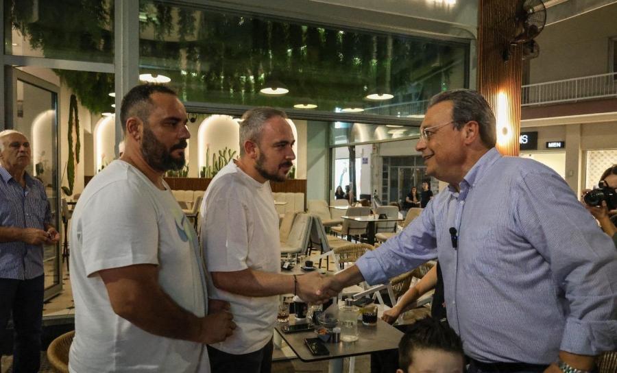 Ο Σωκράτης Φάμελλος συνομιλώντας με πολίτες και επαγγελματίες σε Γιαννιτσά και Βέροια