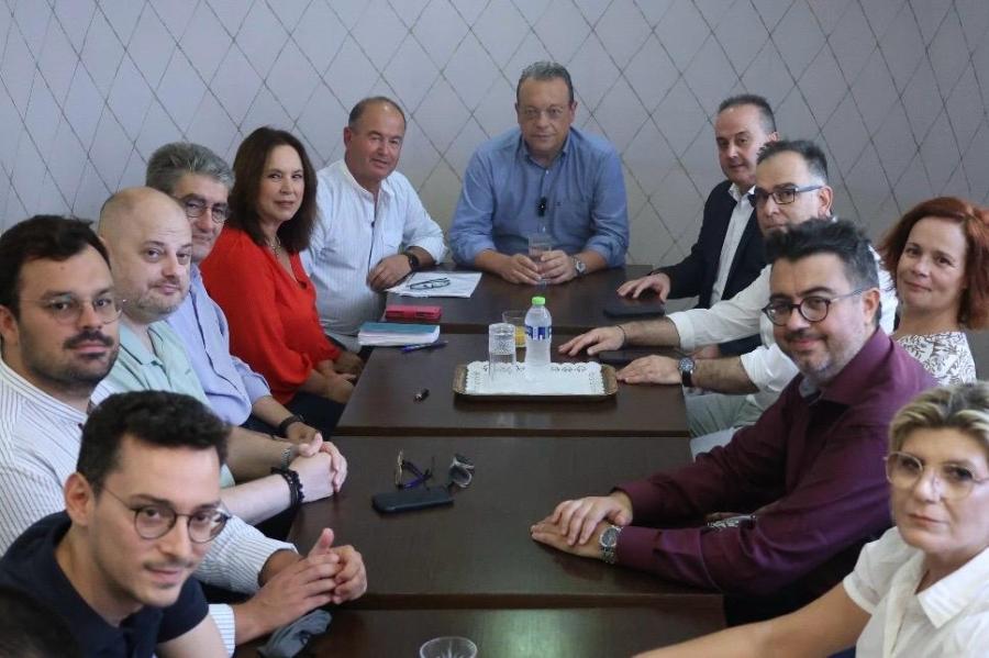 O Σωκράτης Φάμελλος σε συνάντηση με την Ένωση Ξενοδόχων Πιερίας