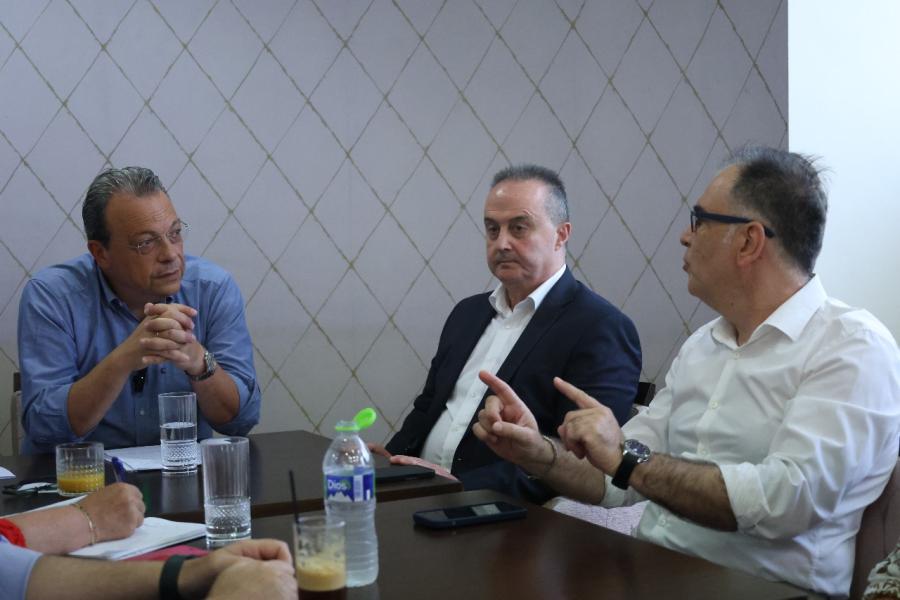 O Σωκράτης Φάμελλος σε συνάντηση με την Ένωση Ξενοδόχων Πιερίας