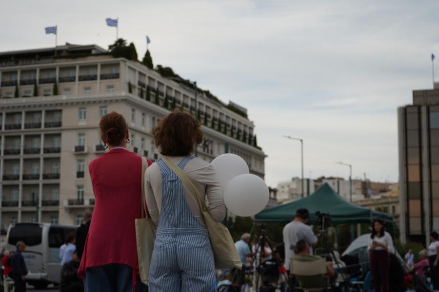 Κόσμος στο Σύνταγμα για να συμπαρασταθεί στον απεργό πείνας Πάνο Ρούτσι