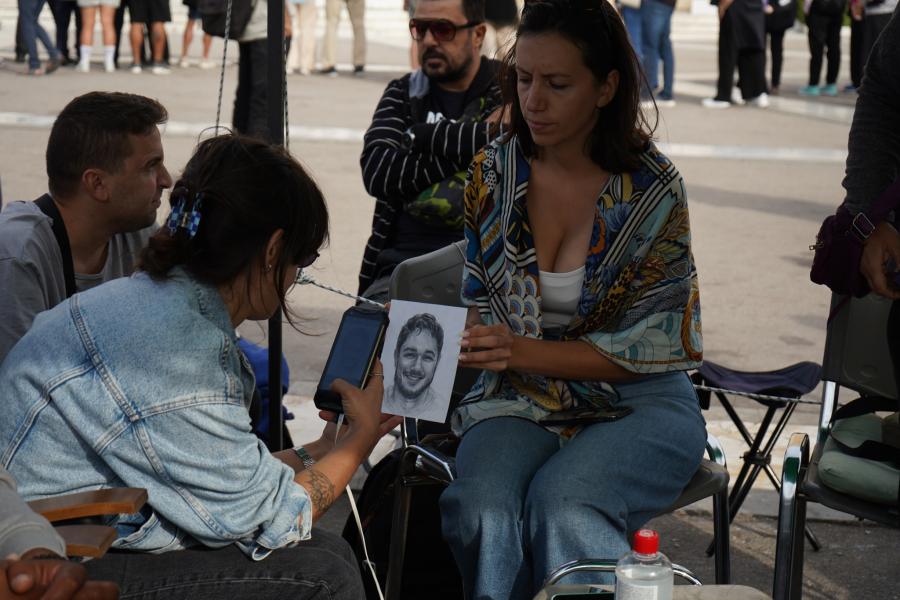 Κόσμος στο Σύνταγμα για να συμπαρασταθεί στον απεργό πείνας Πάνο Ρούτσι