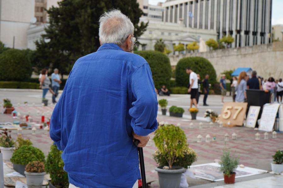 Κόσμος στο Σύνταγμα για να συμπαρασταθεί στον απεργό πείνας Πάνο Ρούτσι