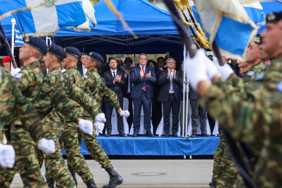Ο Σωκράτης Φάμελλος στην στρατιωτική παρέλαση στη Θεσσαλονίκη, 28 Οκτωβρίου 2025