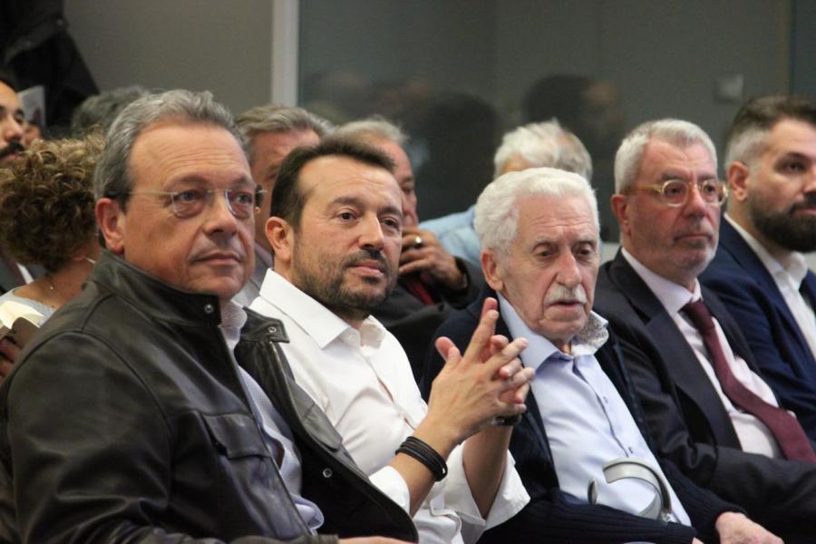 Ο Σωκράτης Φάμελλος στην παρουσίαση του βιβλίου «Τα πατάκια», του Στέλιου Παππά
