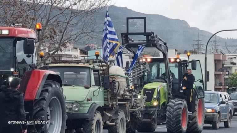 Αγρότες με τρακτέρ στη Μαγνησία