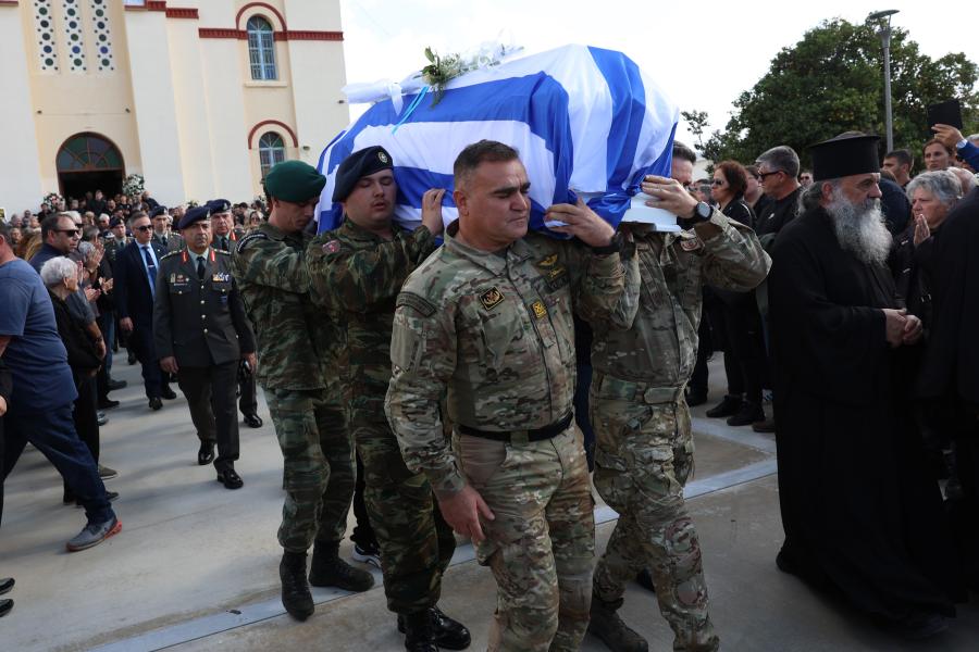 Κηδεία του 19χρονου Ραφαήλ που σκοτώθηκε στο πεδίο βολής στη Ρόδο