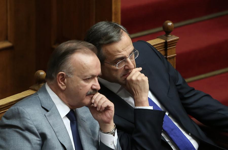 Ο Δημήτρης Σταμάτης και ο Αντώνης Σαμαράς στη Βουλή