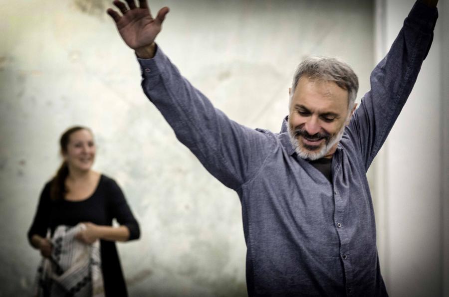 Θεατρική παράσταση «Αναζητώντας την Ελένη»