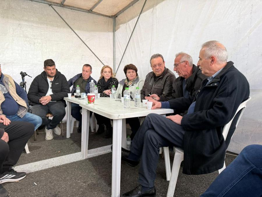 Επίσκεψη του προέδρου του ΣΥΡΙΖΑ-ΠΣ, Σωκράτη Φάμελλου στο αγροτικό μπλόκο στον Ε65