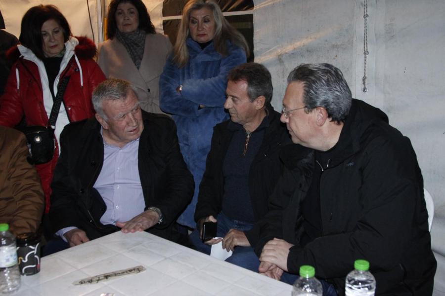 Ο Σωκράτης Φάμελλος στο αγροτικό μπλόκο στη Νίκαια Λάρισας