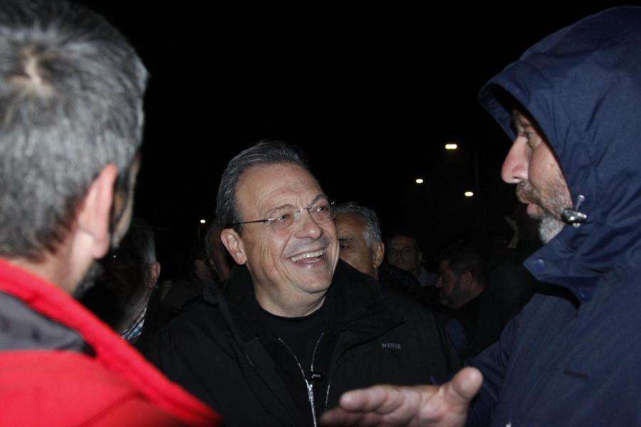 Ο Σωκράτης Φάμελλος στο αγροτικό μπλόκο στη Νίκαια Λάρισας