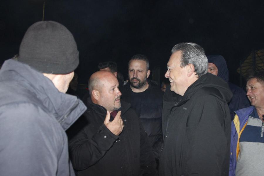 Ο Σωκράτης Φάμελλος στο αγροτικό μπλόκο στη Νίκαια Λάρισας