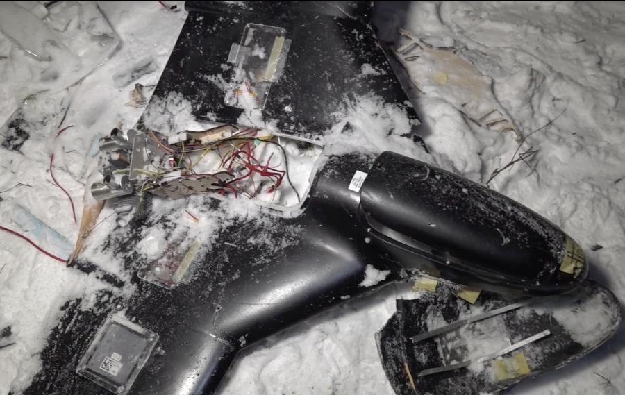 Συντρίμμια ενός drone που καταρρίφθηκε κατά τη διάρκεια απόπειρας επίθεσης στην επίσημη κατοικία του Ρώσου προέδρου Βλαντιμίρ Πούτιν