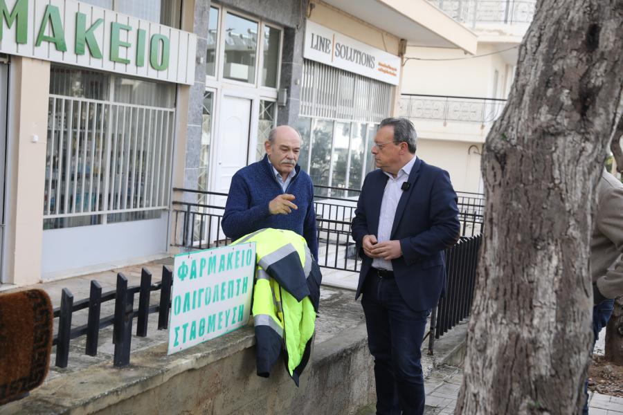 Ο Σωκράτης Φάμελλος στην Άνω Γλυφάδα μετά την κακοκαιρία