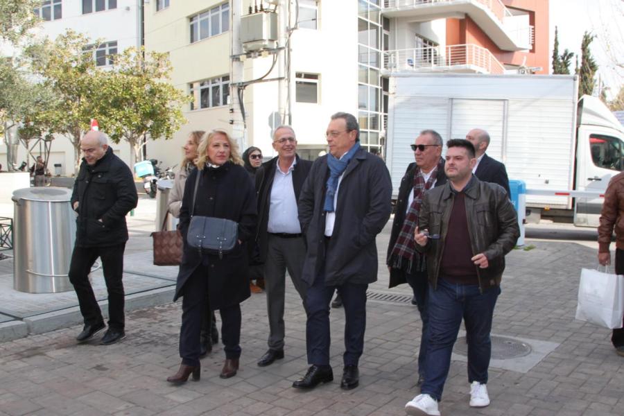Ο Σωκράτης Φάμελλος σε περιοδεία στο Περιστέρι