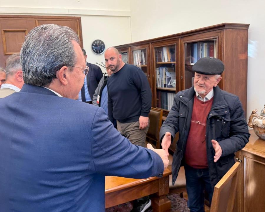 Συνάντηση του προέδρου του ΣΥΡΙΖΑ-ΠΣ, Σωκράτη Φάμελλου με τον πρόεδρο και με μέλη του Συνδικάτου Αυτοκινητιστών Ταξί Αττικής