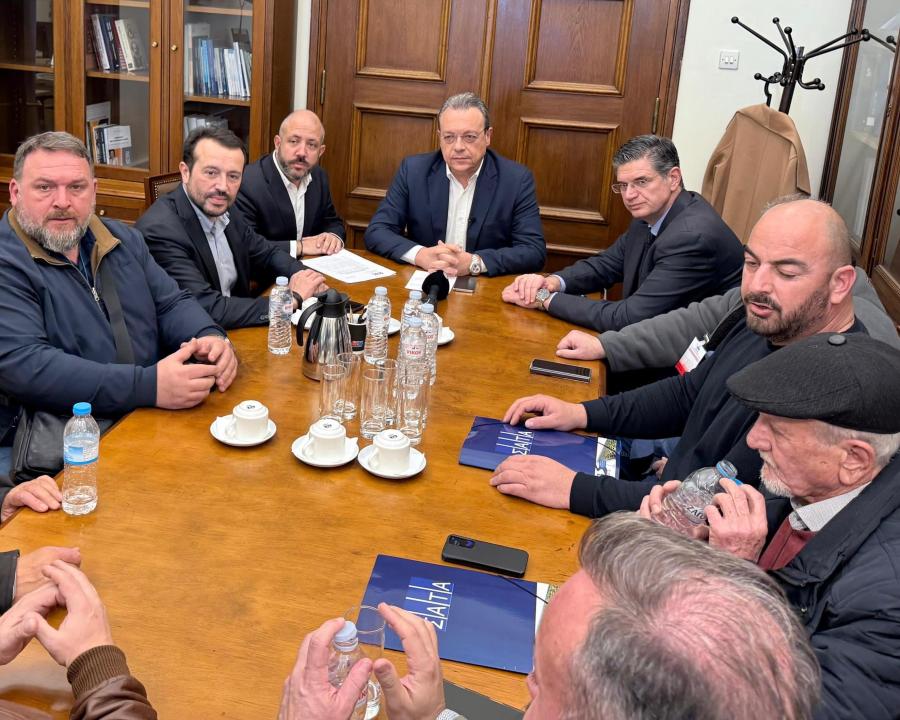 Συνάντηση του προέδρου του ΣΥΡΙΖΑ-ΠΣ, Σωκράτη Φάμελλου με τον πρόεδρο και με μέλη του Συνδικάτου Αυτοκινητιστών Ταξί Αττικής