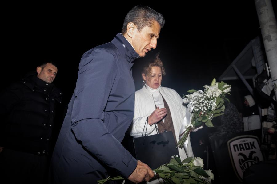 Ο προπονητής και στελέχη του ΠΑΟΚ στην Τούμπα μετά το τροχαίο στη Ρουμανία με νεκρούς 7 οπαδούς της ομάδας