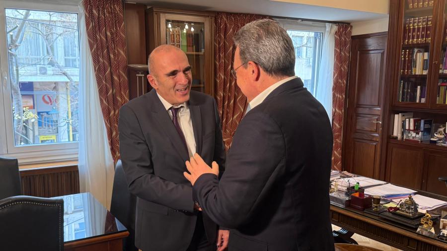 Ο Σωκράτης Φάμελλος με τον πρόεδρο του ΔΣΑ, Ανδρέα Κουτσόλαμπρο